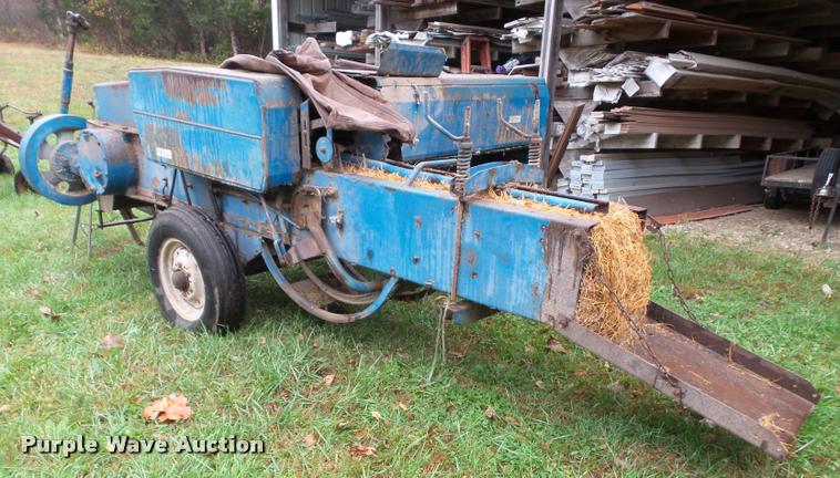 image for item BP9453 Ford 532 small square baler