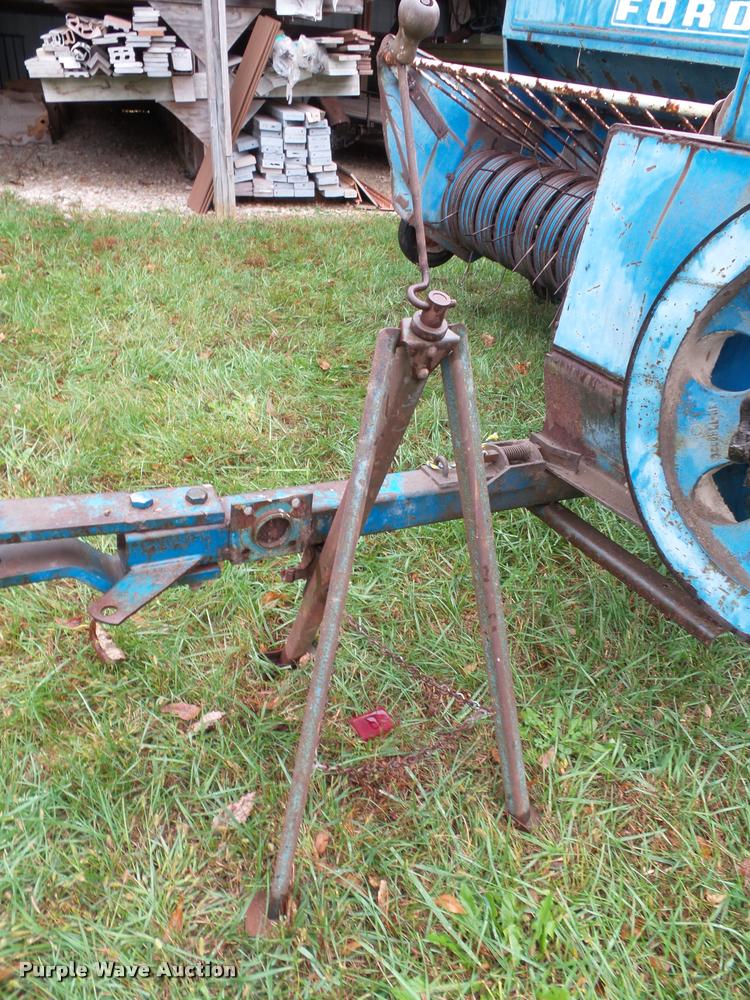 image for item BP9453 Ford 532 small square baler