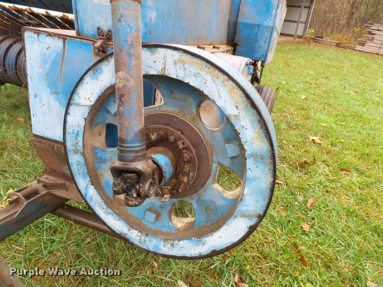 image for item BP9453 Ford 532 small square baler