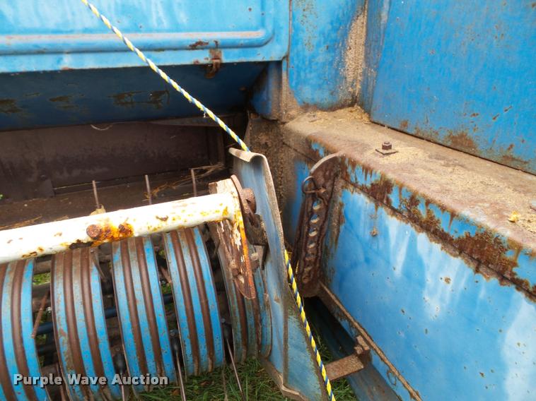 image for item BP9453 Ford 532 small square baler