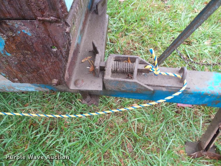 image for item BP9453 Ford 532 small square baler