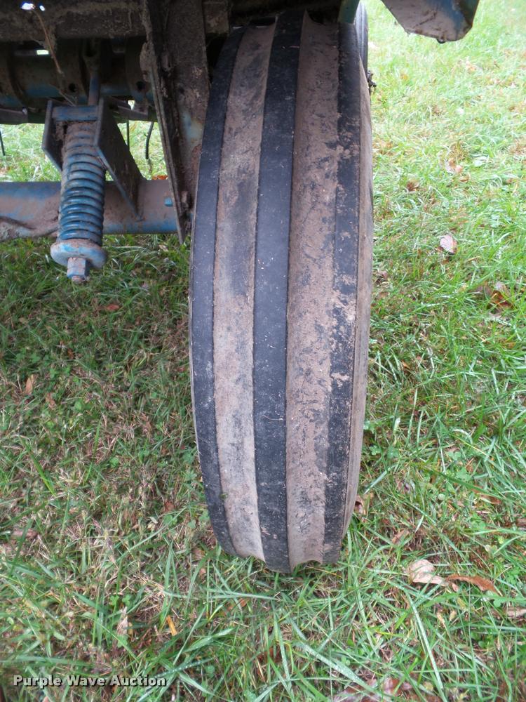 image for item BP9453 Ford 532 small square baler