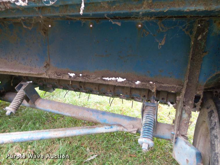 image for item BP9453 Ford 532 small square baler