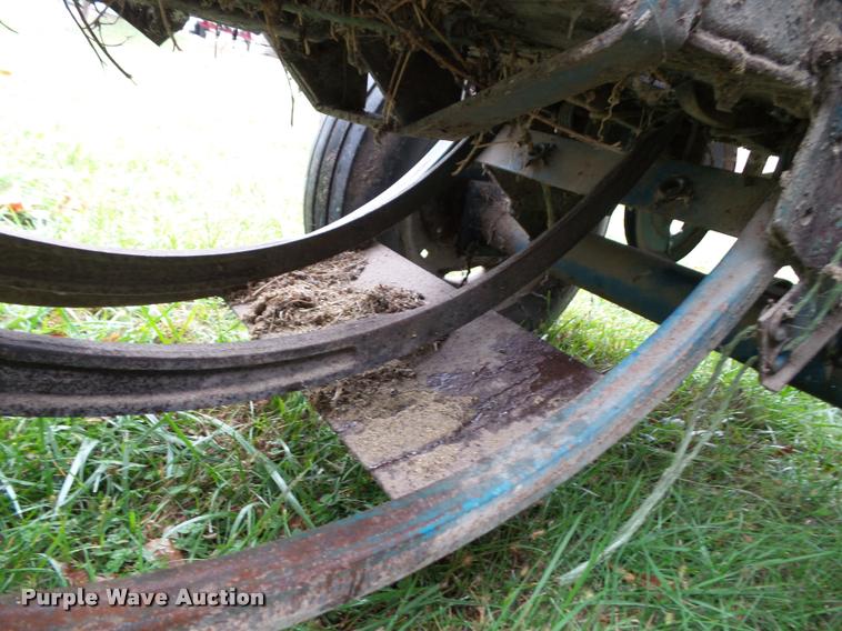 image for item BP9453 Ford 532 small square baler