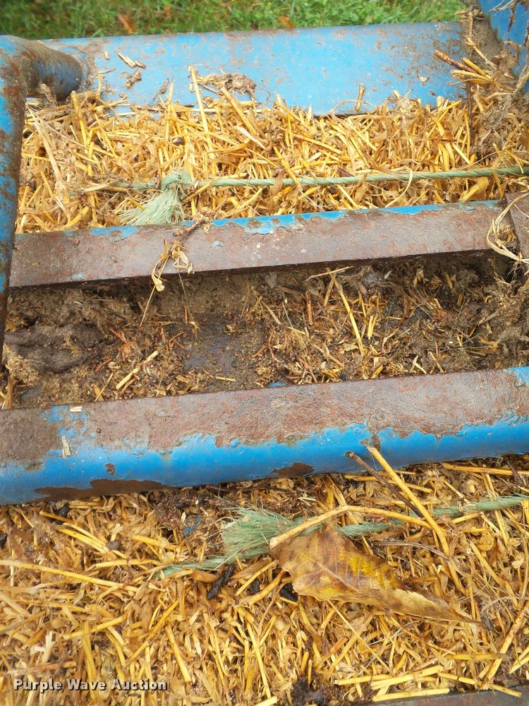 image for item BP9453 Ford 532 small square baler