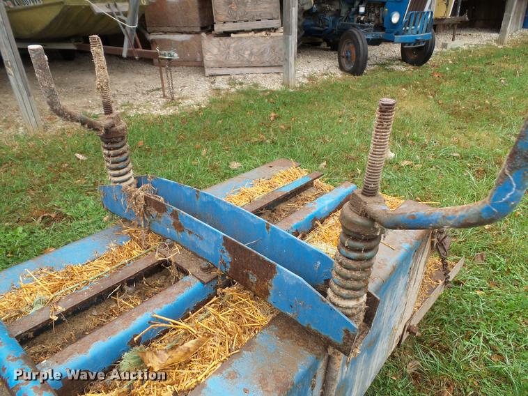 image for item BP9453 Ford 532 small square baler