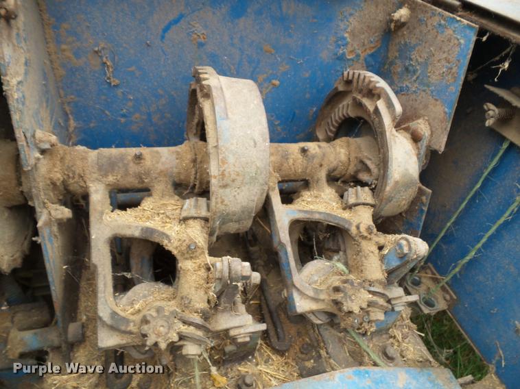 image for item BP9453 Ford 532 small square baler