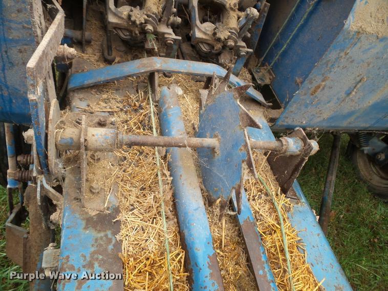 image for item BP9453 Ford 532 small square baler