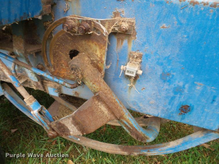 image for item BP9453 Ford 532 small square baler