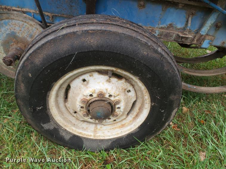 image for item BP9453 Ford 532 small square baler