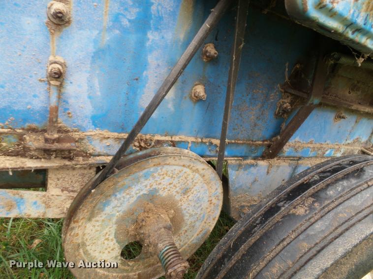 image for item BP9453 Ford 532 small square baler