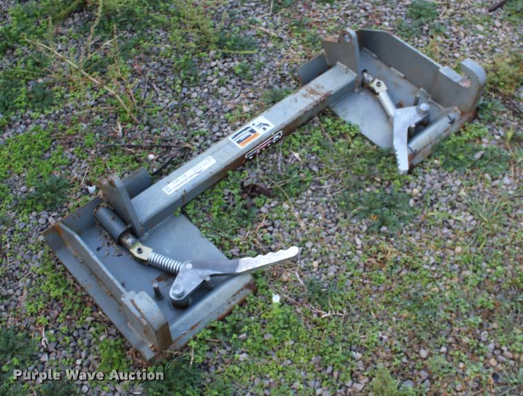 image for item BU9831 John Deere quick attach loader adapter