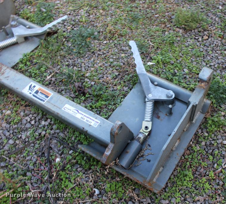 image for item BU9831 John Deere quick attach loader adapter