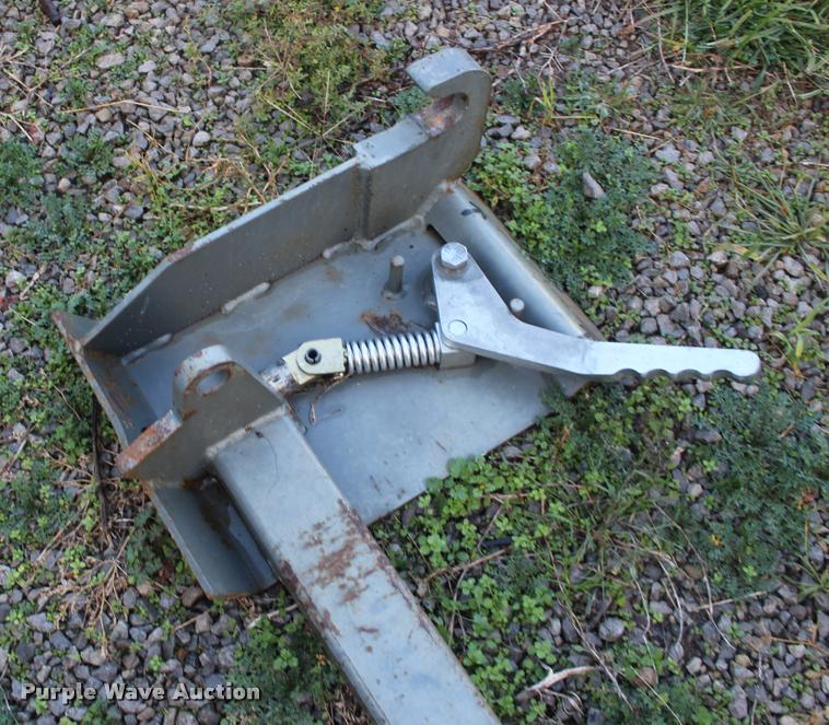 image for item BU9831 John Deere quick attach loader adapter