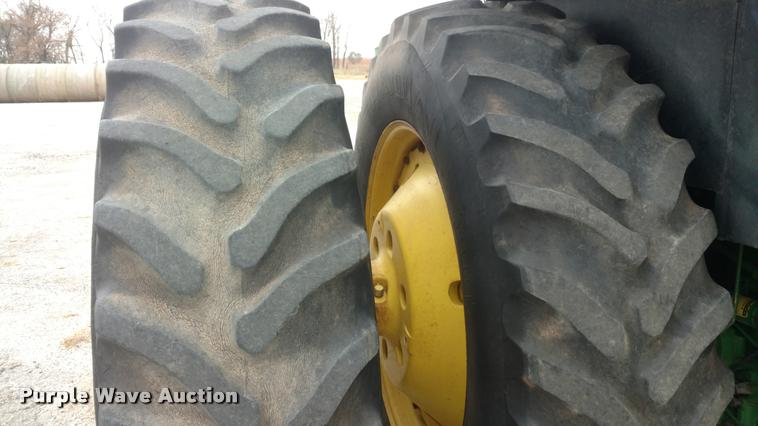 image for item BU9846 1988 John Deere 4850 MFWD tractor