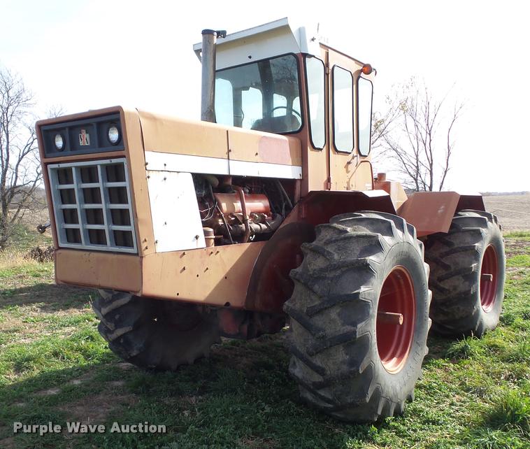 image for item BZ9937 1975 International 4568 4WD tractor