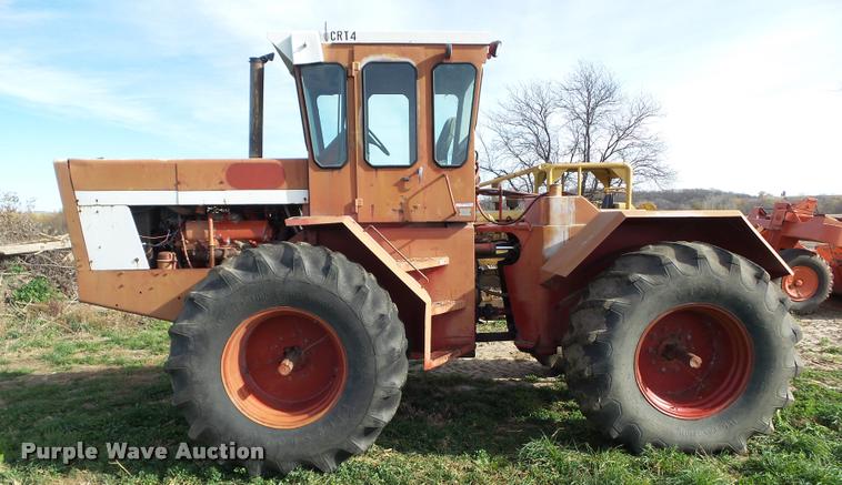 image for item BZ9937 1975 International 4568 4WD tractor