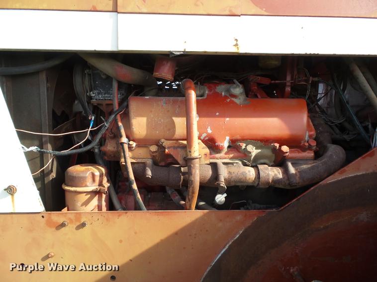 image for item BZ9937 1975 International 4568 4WD tractor