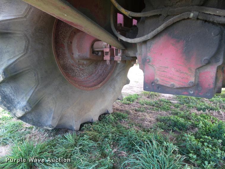 image for item BZ9937 1975 International 4568 4WD tractor