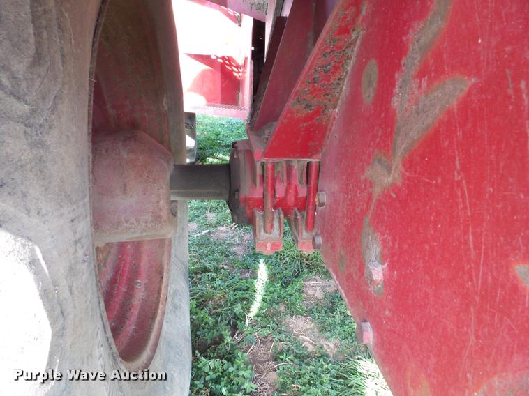 image for item BZ9937 1975 International 4568 4WD tractor