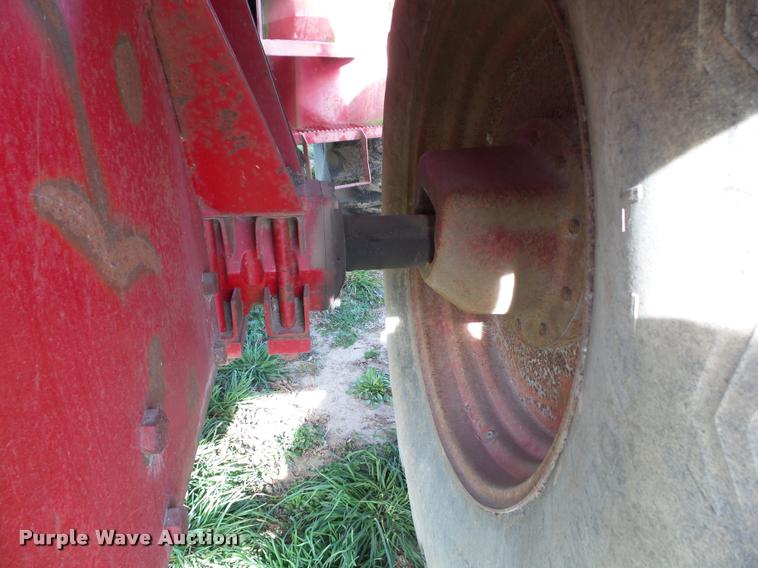 image for item BZ9937 1975 International 4568 4WD tractor