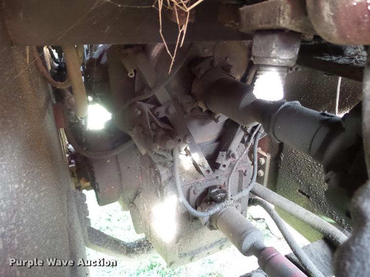 image for item BZ9937 1975 International 4568 4WD tractor