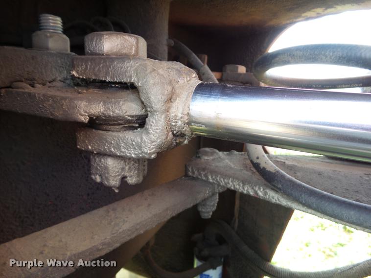 image for item BZ9937 1975 International 4568 4WD tractor