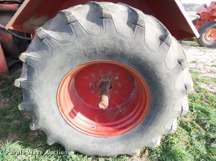 image for item BZ9937 1975 International 4568 4WD tractor