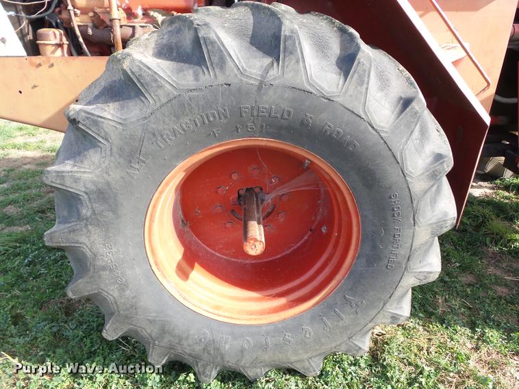 image for item BZ9937 1975 International 4568 4WD tractor