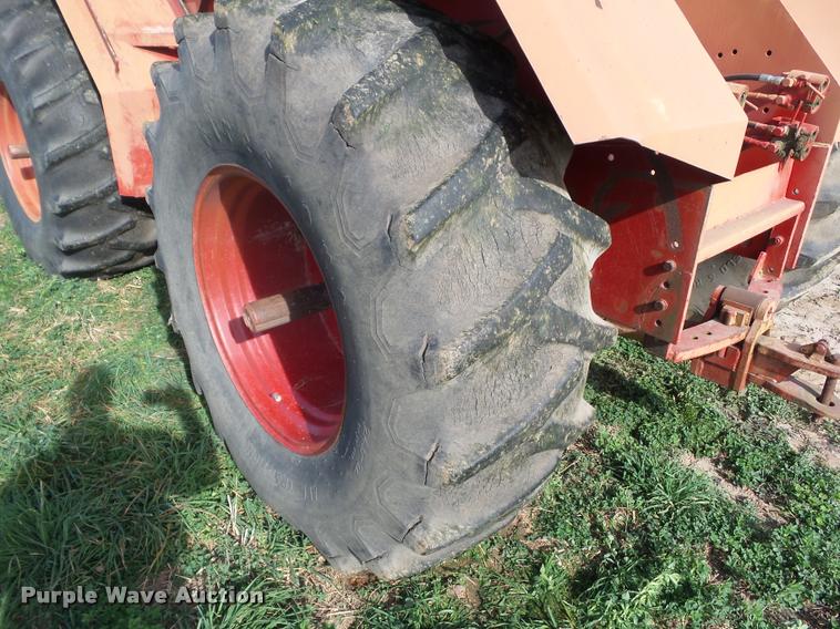 image for item BZ9937 1975 International 4568 4WD tractor