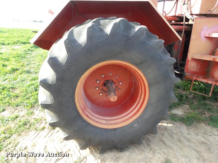 image for item BZ9937 1975 International 4568 4WD tractor
