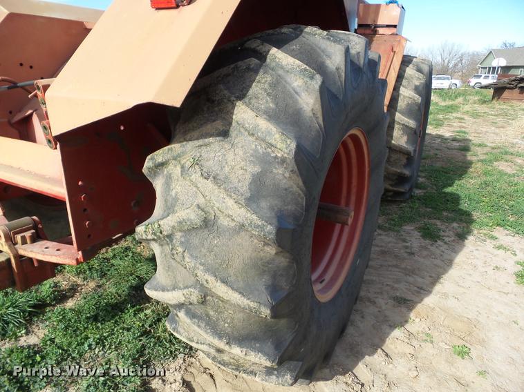 image for item BZ9937 1975 International 4568 4WD tractor