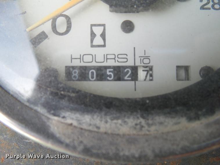 image for item BZ9937 1975 International 4568 4WD tractor