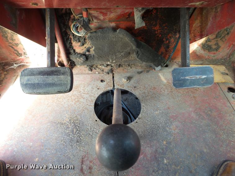 image for item BZ9937 1975 International 4568 4WD tractor