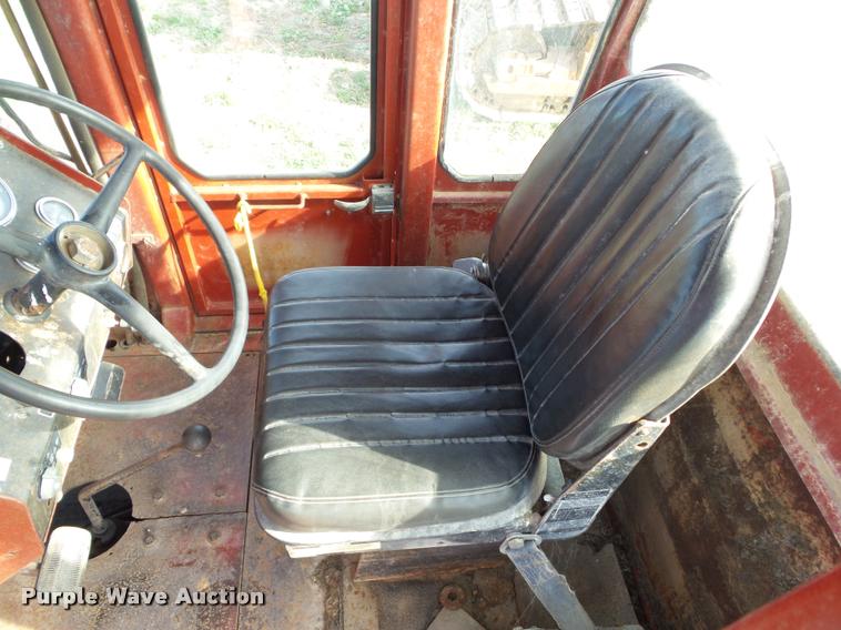 image for item BZ9937 1975 International 4568 4WD tractor