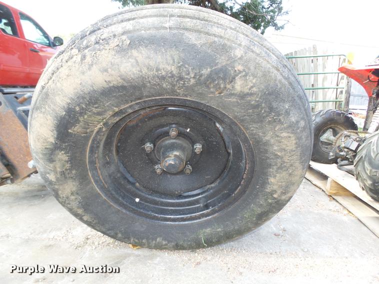 image for item CA9272 Hiniker gauge wheels