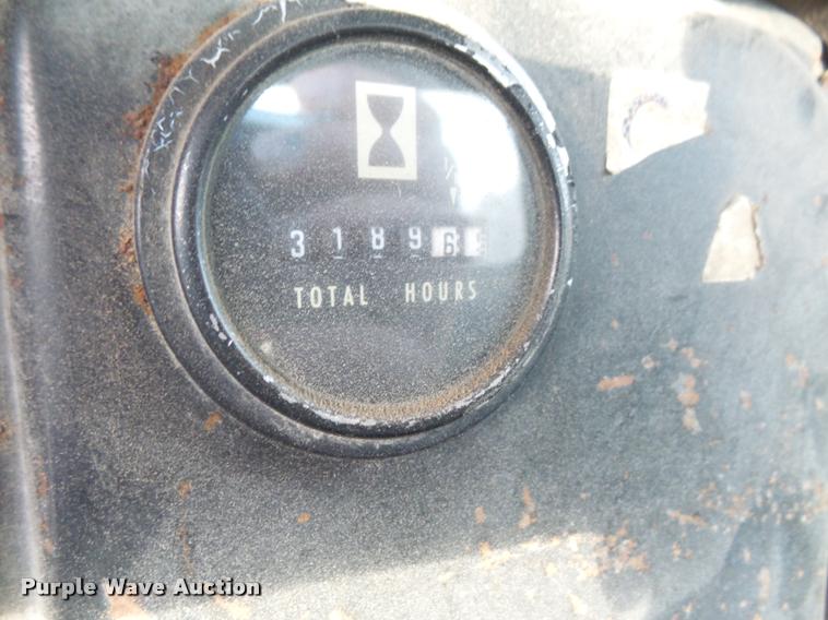 image for item DA3777 1985 International F1954 truck cab and chassis