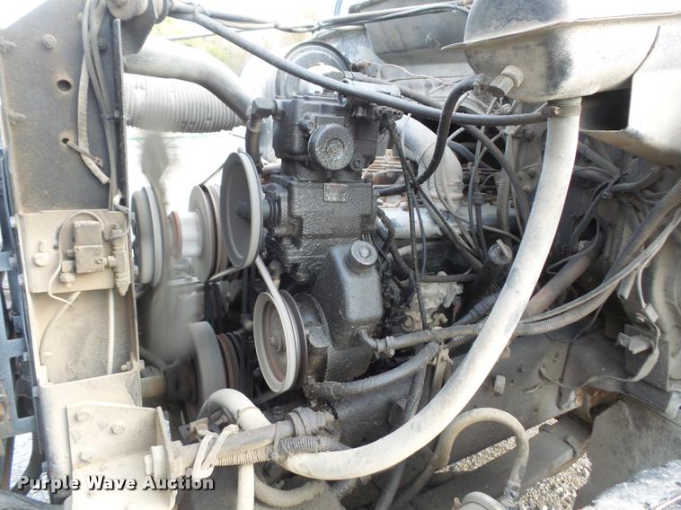 image for item DA3777 1985 International F1954 truck cab and chassis