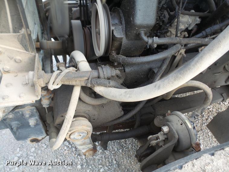 image for item DA3777 1985 International F1954 truck cab and chassis