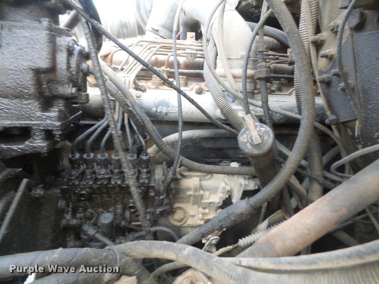 image for item DA3777 1985 International F1954 truck cab and chassis