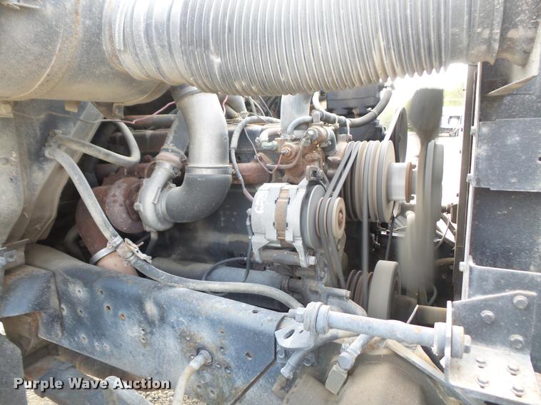 image for item DA3777 1985 International F1954 truck cab and chassis