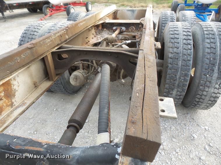 image for item DA3777 1985 International F1954 truck cab and chassis