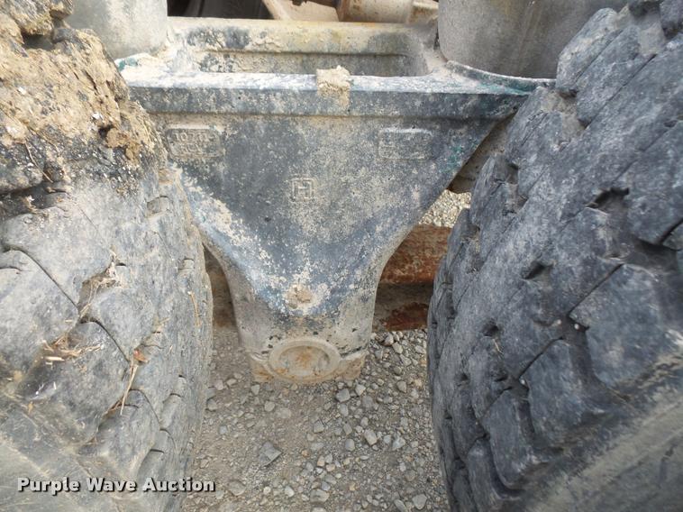 image for item DA3777 1985 International F1954 truck cab and chassis