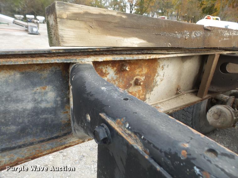 image for item DA3777 1985 International F1954 truck cab and chassis