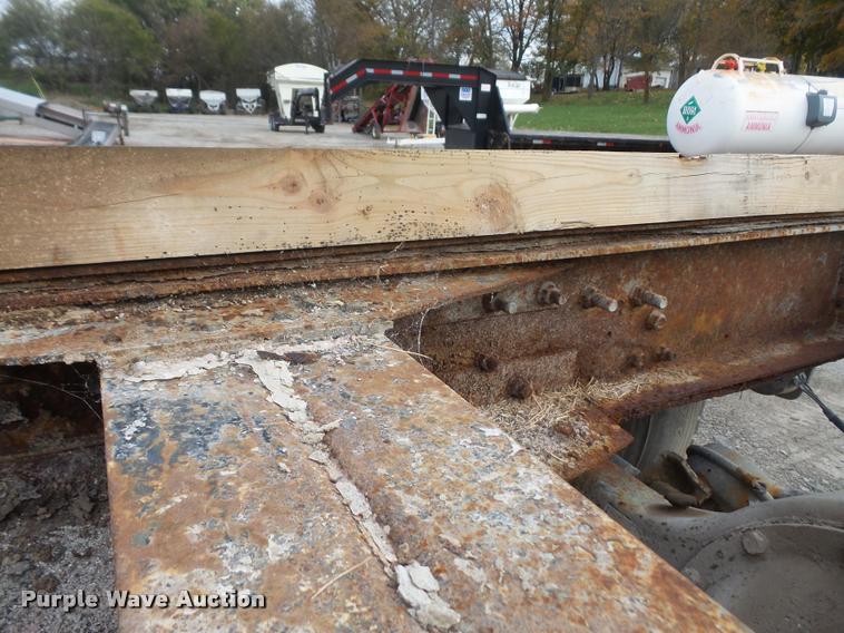 image for item DA3777 1985 International F1954 truck cab and chassis