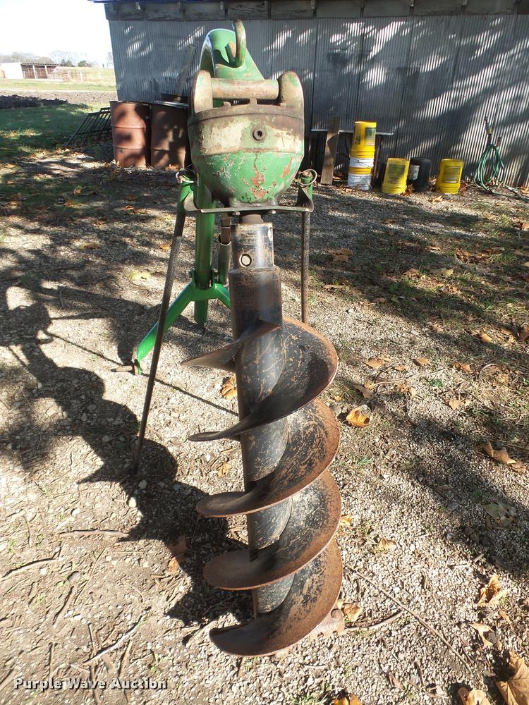 John Deere post hole auger in Lawrence, KS Item DA3883 sold Purple Wave