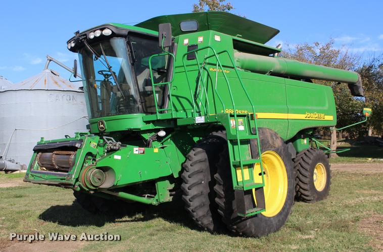 image for item DA4260 2007 John Deere 9860 STS combine