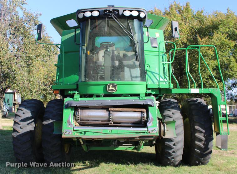 image for item DA4260 2007 John Deere 9860 STS combine