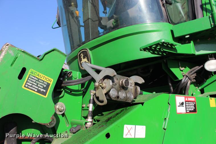 image for item DA4260 2007 John Deere 9860 STS combine