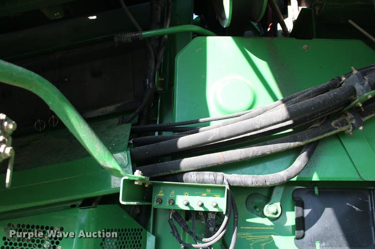image for item DA4260 2007 John Deere 9860 STS combine